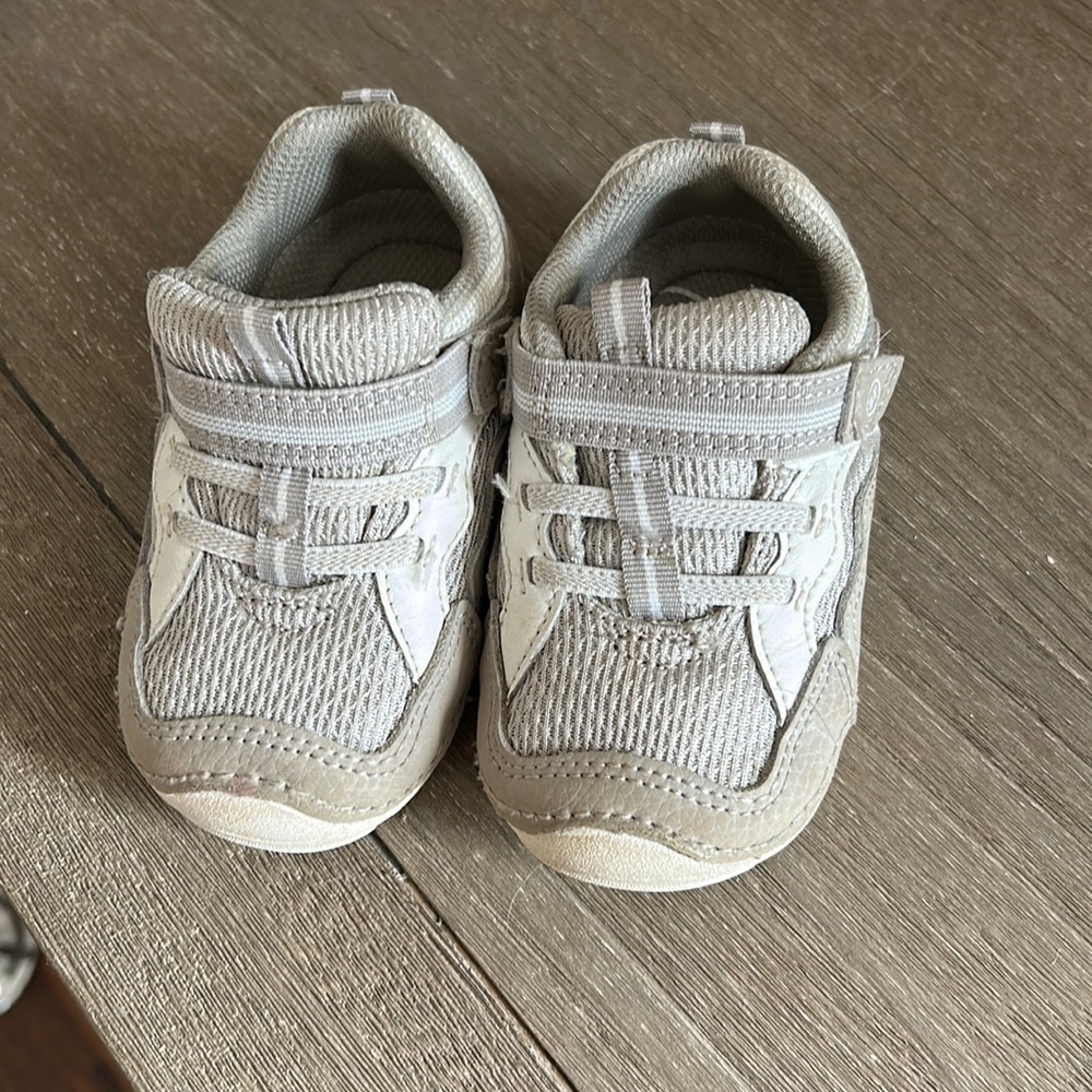 Stride rite soft motion sneakers